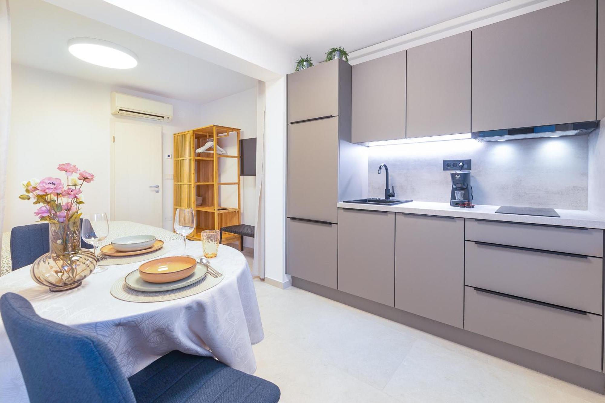 Isolana Apartment 伊佐拉 外观 照片